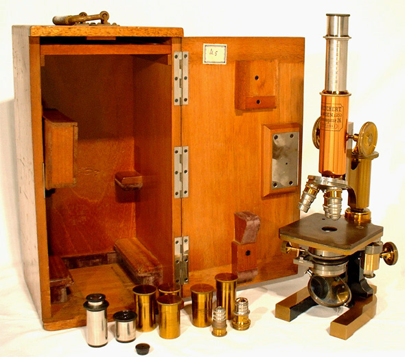 Carl Reichert Wien 11692, Kasten und Zubeh&ouml;r