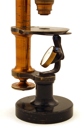 Fr. Belthle in Wetzlar: Kleines Mikroskop Nr. 703: Detail der Spiegelaufh&auml;ngung