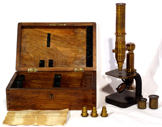Engelbert u. Hensoldt in Braunfels: Kleines Mikroskop Nr. 91 mit Kasten und Zubeh&ouml;r