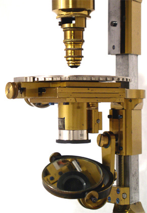 R. Fuess Berlin: Gro&szlig;es Mikroskop f&uuml;r mineralogisch petrografische Untersuchungen; Tisch