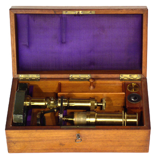 Mikroskop E. Hartnack Place Dauphine Paris in Kasten