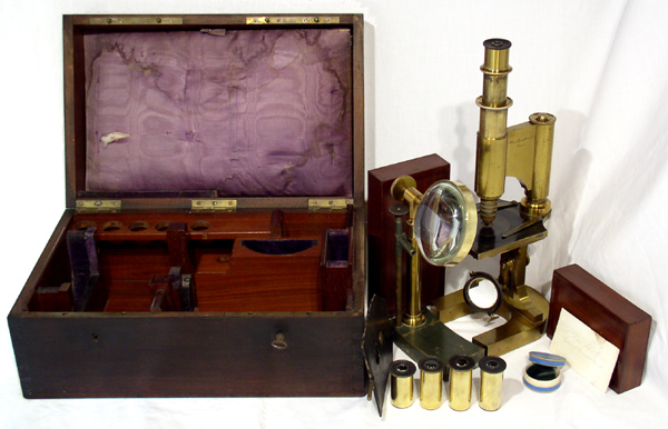 E. Hartnack sucr. de G. Oberhaeuser Mikroskop mit Kasten und Zubeh&ouml;r