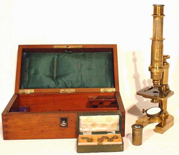 Hartnack # 7398 mit Objektiven im Kasten