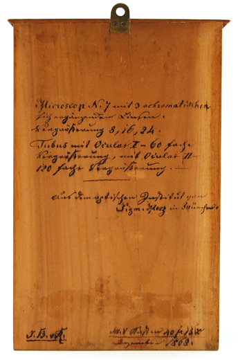 Dissektionsmikroskop G. & S. Merz Nr. 890: Beschriftung der T&uuml;re