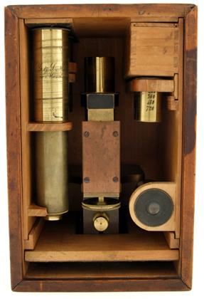 Kleines Hufeisenstativ von G. & S. Merz in M&uuml;nchen: Im Kasten