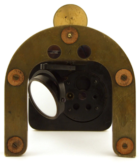 Kleines Hufeisenstativ von G. & S. Merz in M&uuml;nchen: Lederpuffer unter dem Hufeisenfu&szlig;