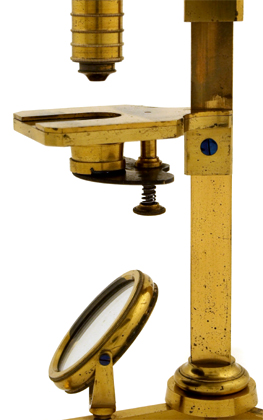 Kleines Mikroskopstativ von Simon Pl&ouml;ssl in Wien: Detail