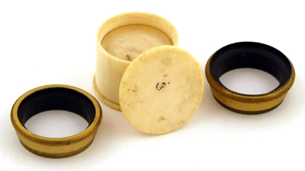 Gro&szlig;es Mikroskop von Simon Pl&ouml;ssl in Wien: Glasmikrometer