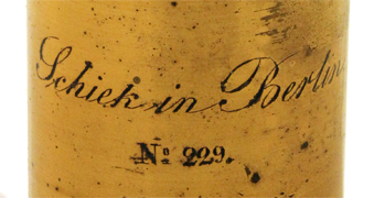 Kleines Stangenmikroskop Schiek in Berlin #229: Signatur