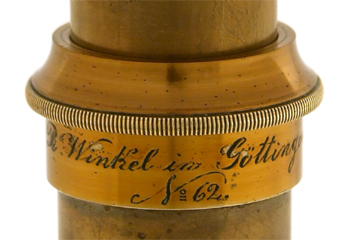 Mikroskop R. Winkel in G&ouml;ttingen, No. 62: Signatur
