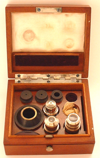 R. Winkel G&ouml;ttingen: Labormikroskop, Objektive im Kasten