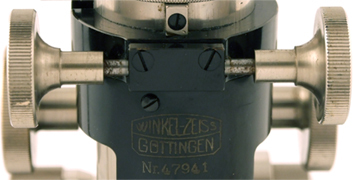 Winkel-Zeiss Mikroskop Nr. 47941 Stativ VI M nach W&uuml;lfing: Signatur