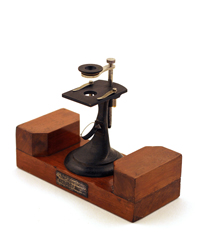 Carl Zeiss Jena: Kleines Pr&auml;parierstativ P V