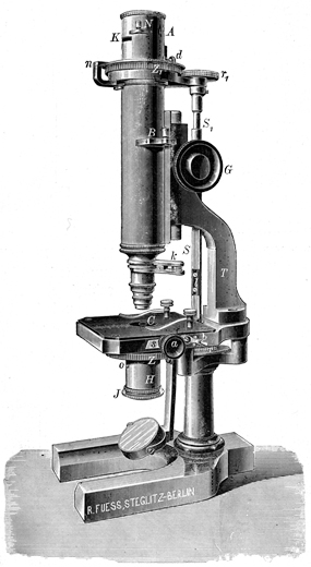 Mikroskop R. Fuess Berlin Steglitz, Stativ VIII; Abb. aus: R. Fuess mechanisch-optische Werkst&auml;tten Steglitz bei Berlin Abteilung I.: Optische Instrumente; Liste No. 38 (III. Auflage); Steglitz 1907 
